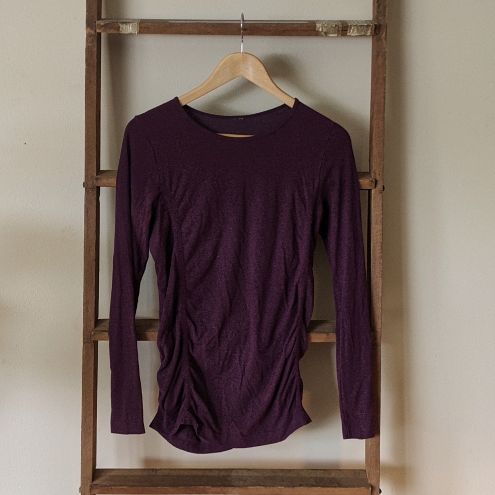 Ruched stretchy athletic shirt